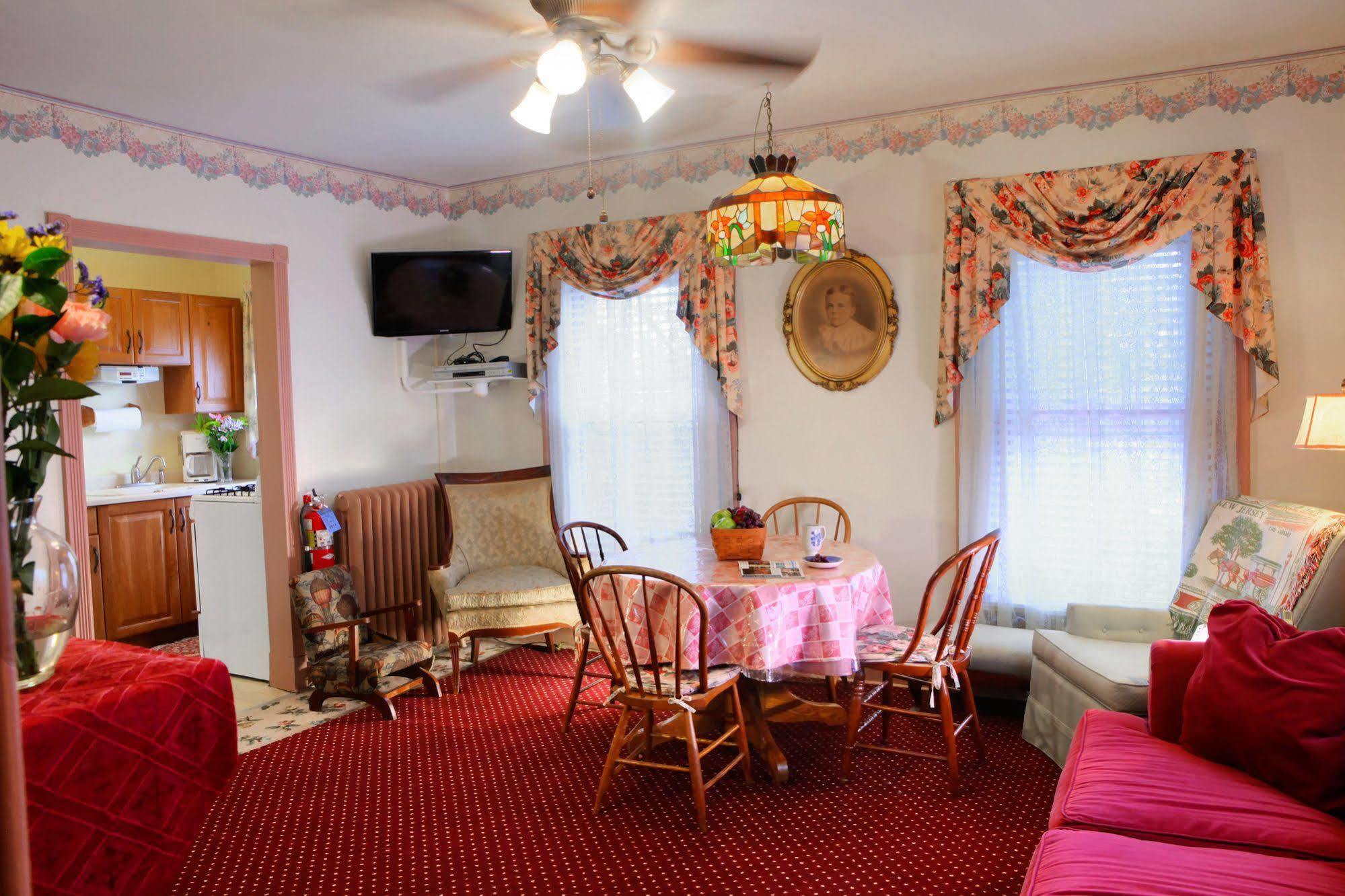 Antoinette'S Apartments & Suites Cape May Eksteriør billede
