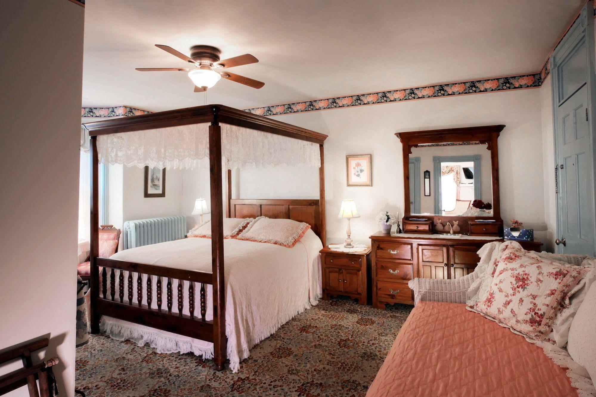 Antoinette'S Apartments & Suites Cape May Eksteriør billede