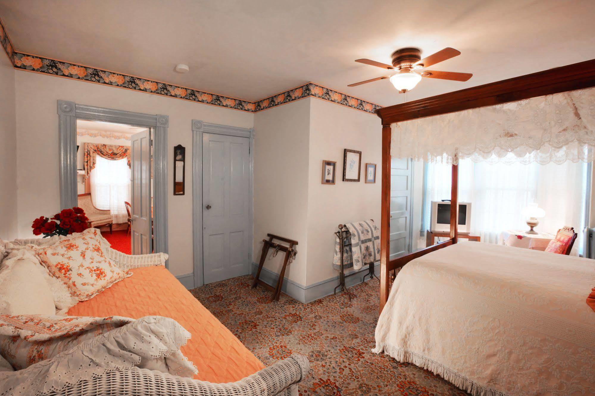 Antoinette'S Apartments & Suites Cape May Eksteriør billede